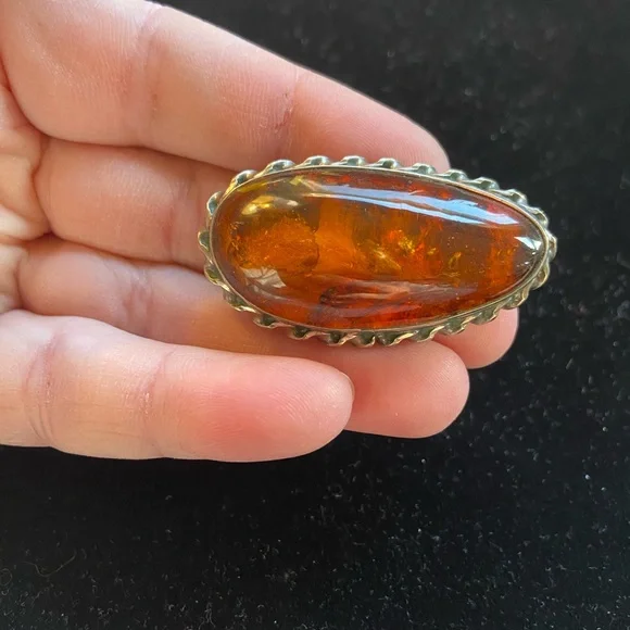 Vintage Unsigned Oval Amber Mid Century Brooch Pin